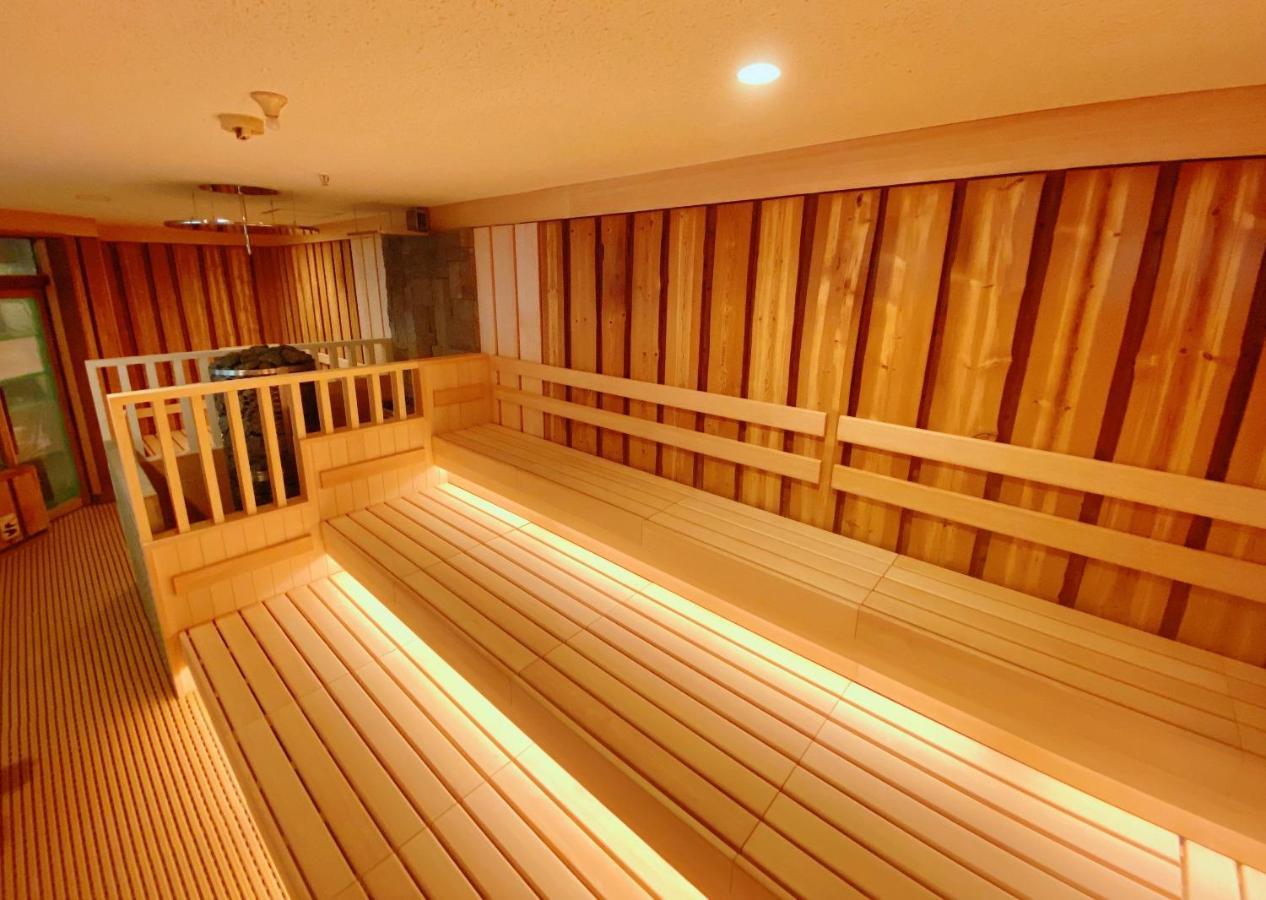 Sauna & Capsule Amza Ōsaka Exterior foto